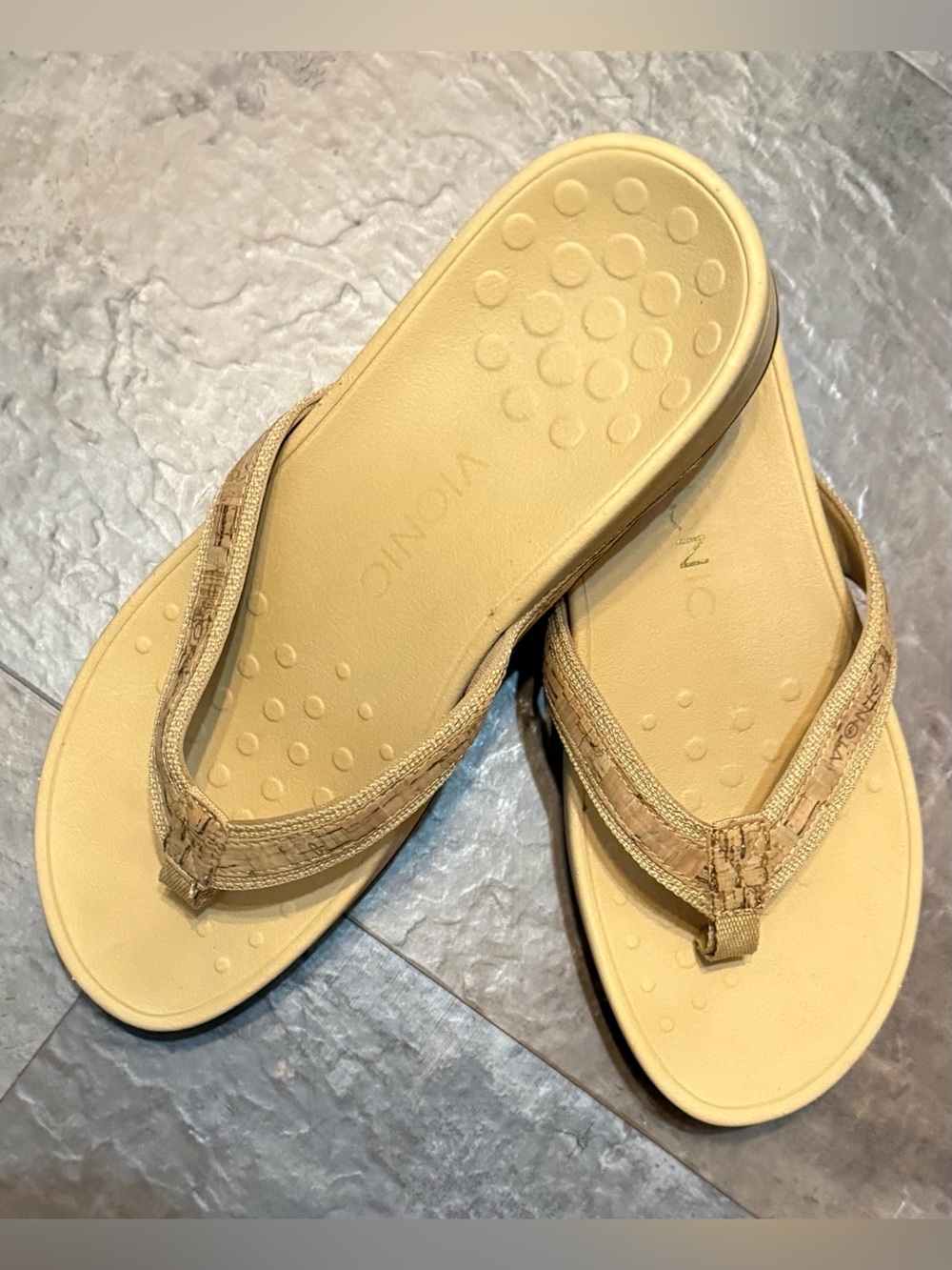 Vionic Women's Tan Platform Flip Flop Sandals